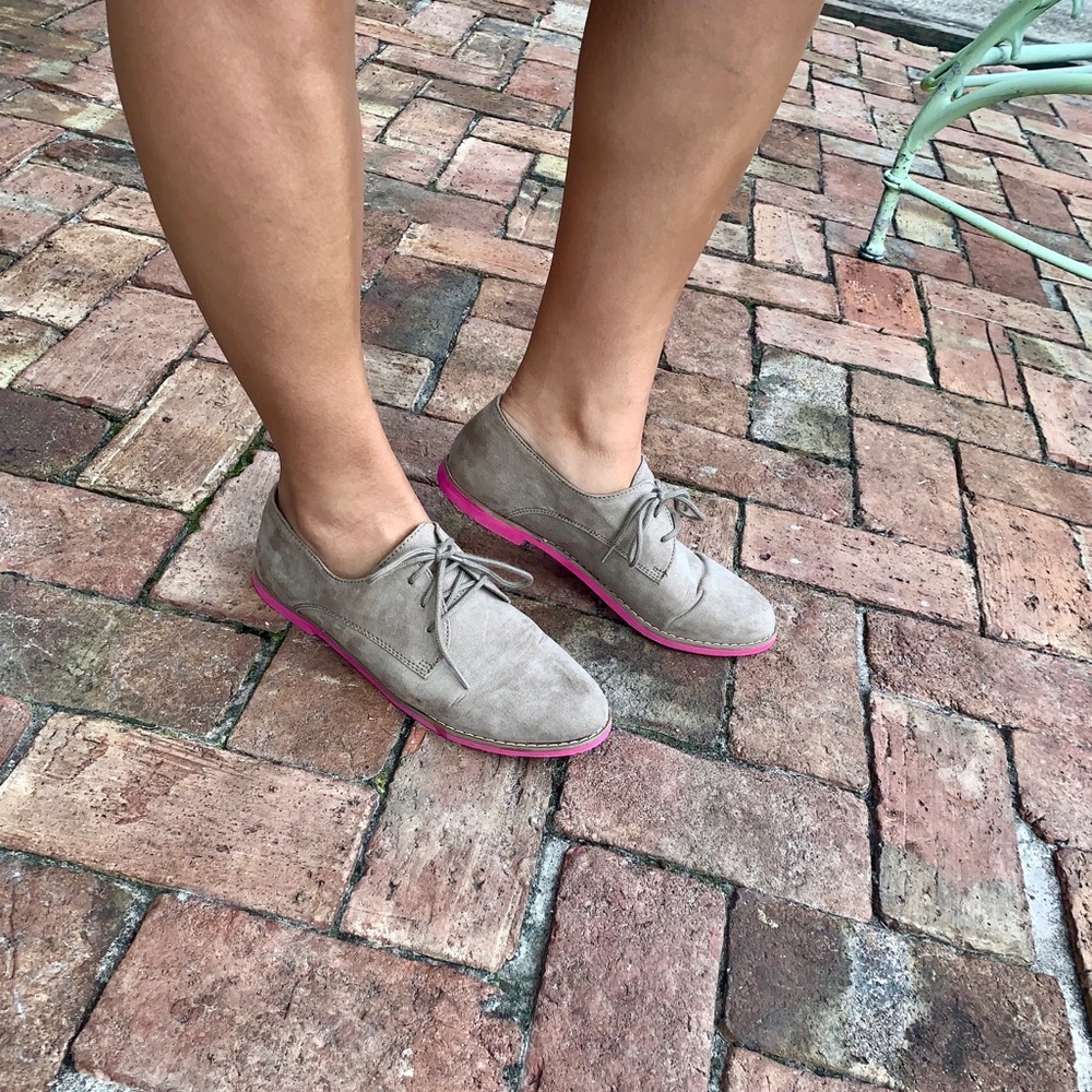 Steve Madden Tan Oxfords with Hot Pink Soles